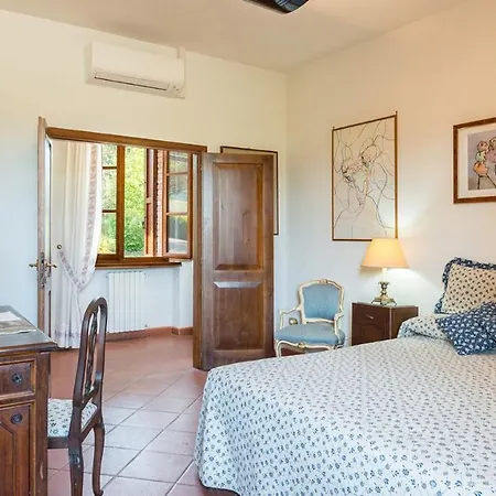 Villa Le Focaie 8, Emma